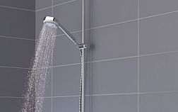 6808305-00 душевая стойка LOGO DUAL со смес. д/ванны и душа, верхний душ, ручной душ (хром)