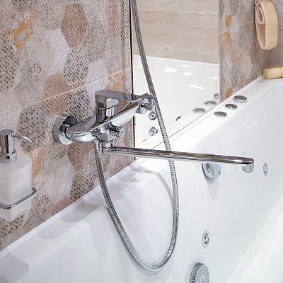 Dinkel 5802L Смеситель для ванны с длинным изливом фото 2